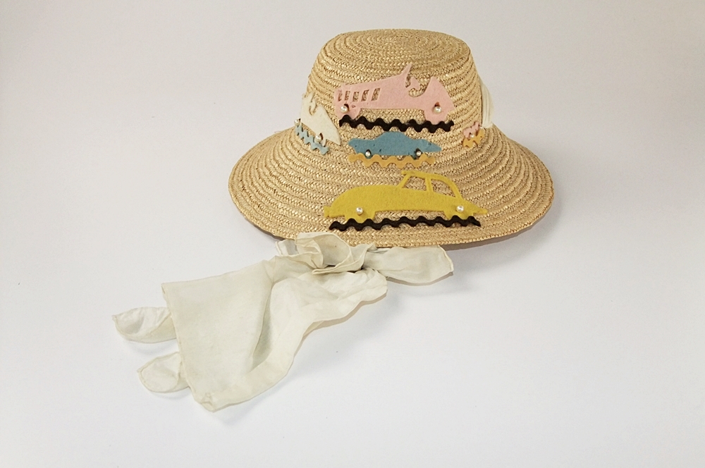 Collection of vintage accessories 