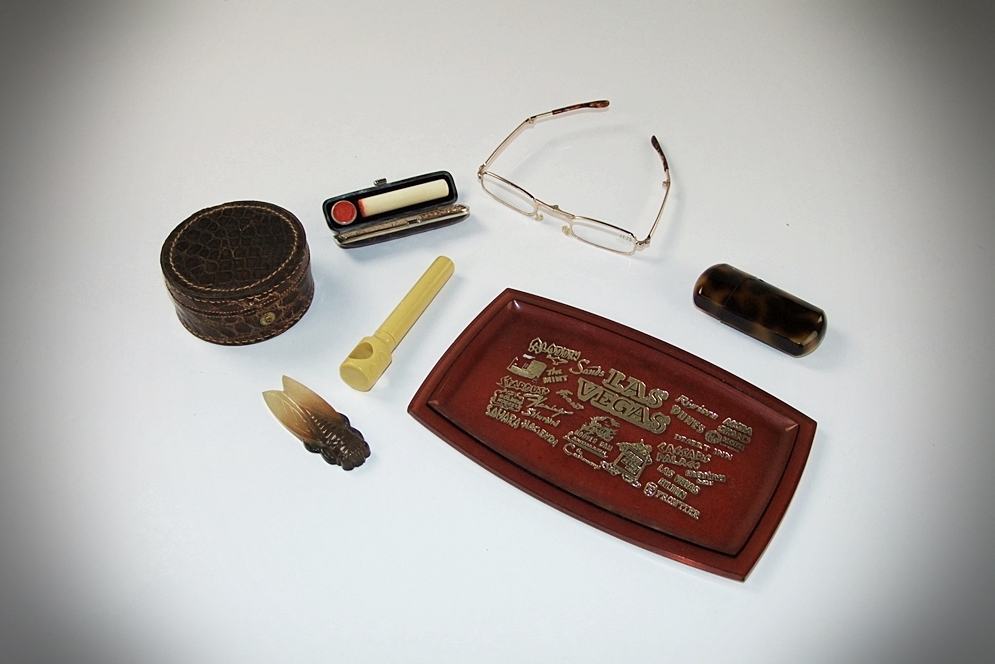 Collection of vintage items 