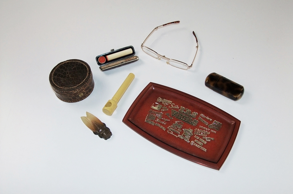 Collection of vintage items 