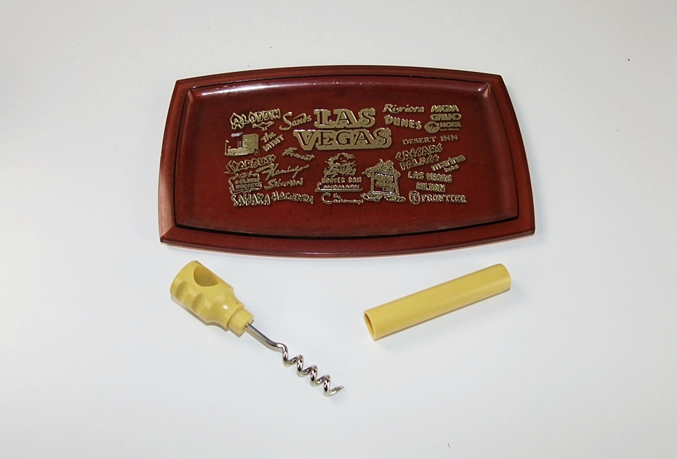 Collection of vintage items 