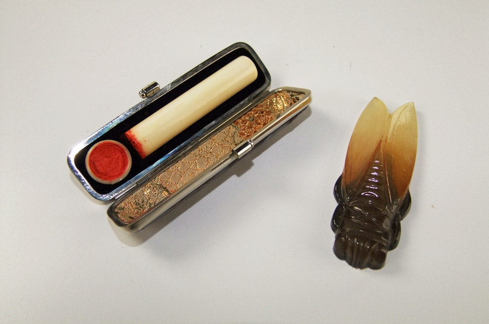 Collection of vintage items 