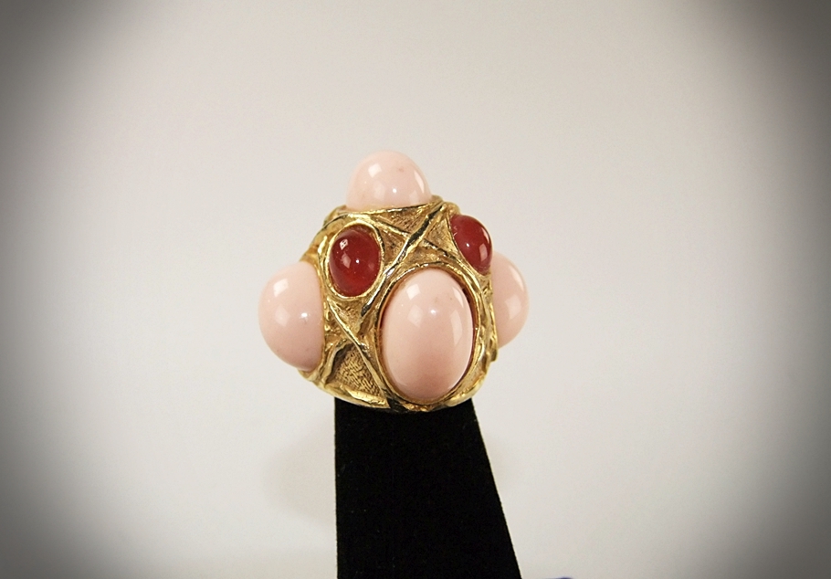 Kenneth Jay Lane Ladies costume ring 