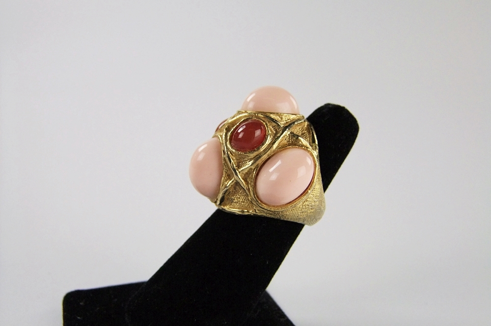 Kenneth Jay Lane Ladies costume ring 