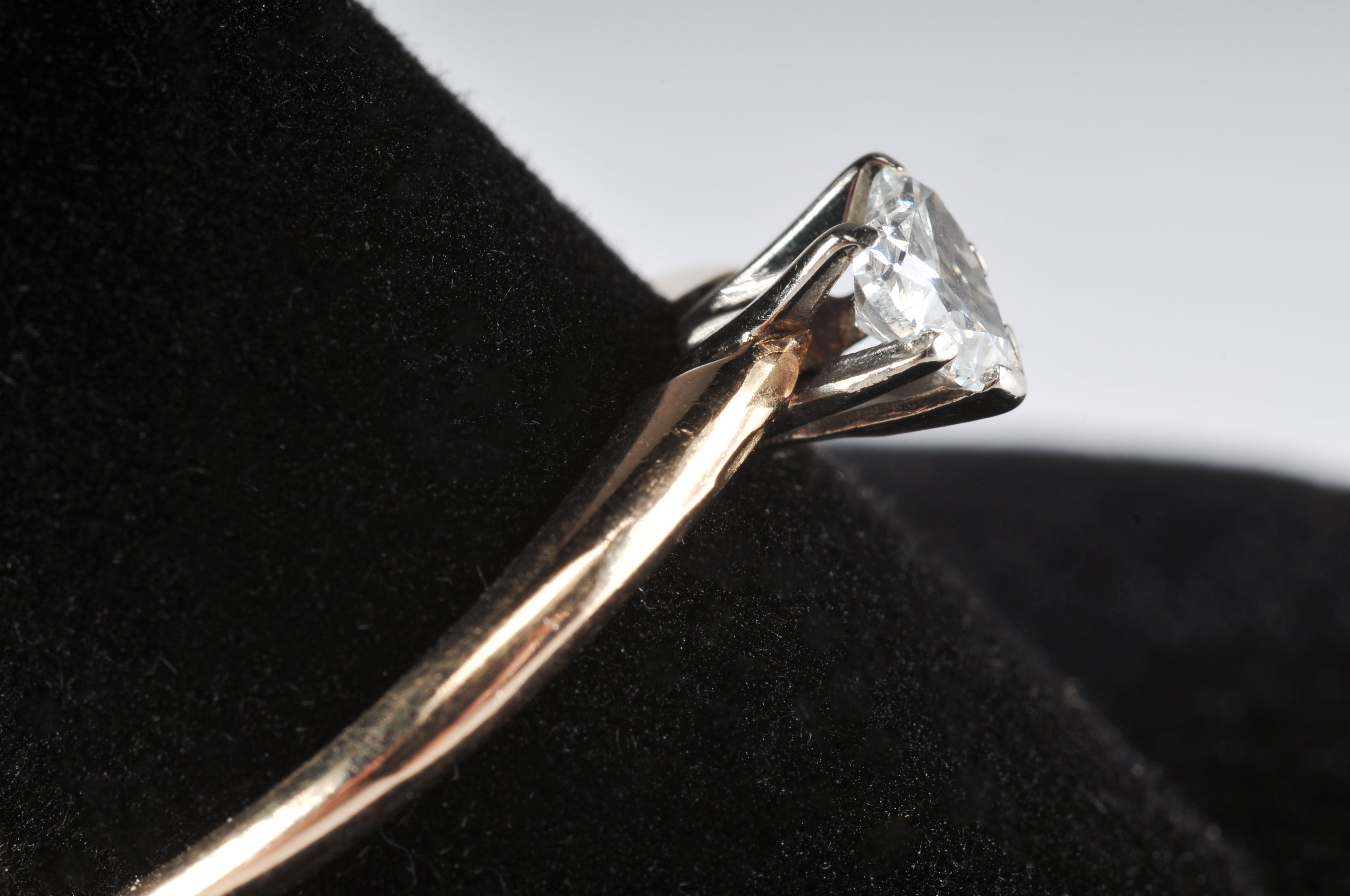 Very pretty Ladies 14 K yellow gold and diamond engagement ring set