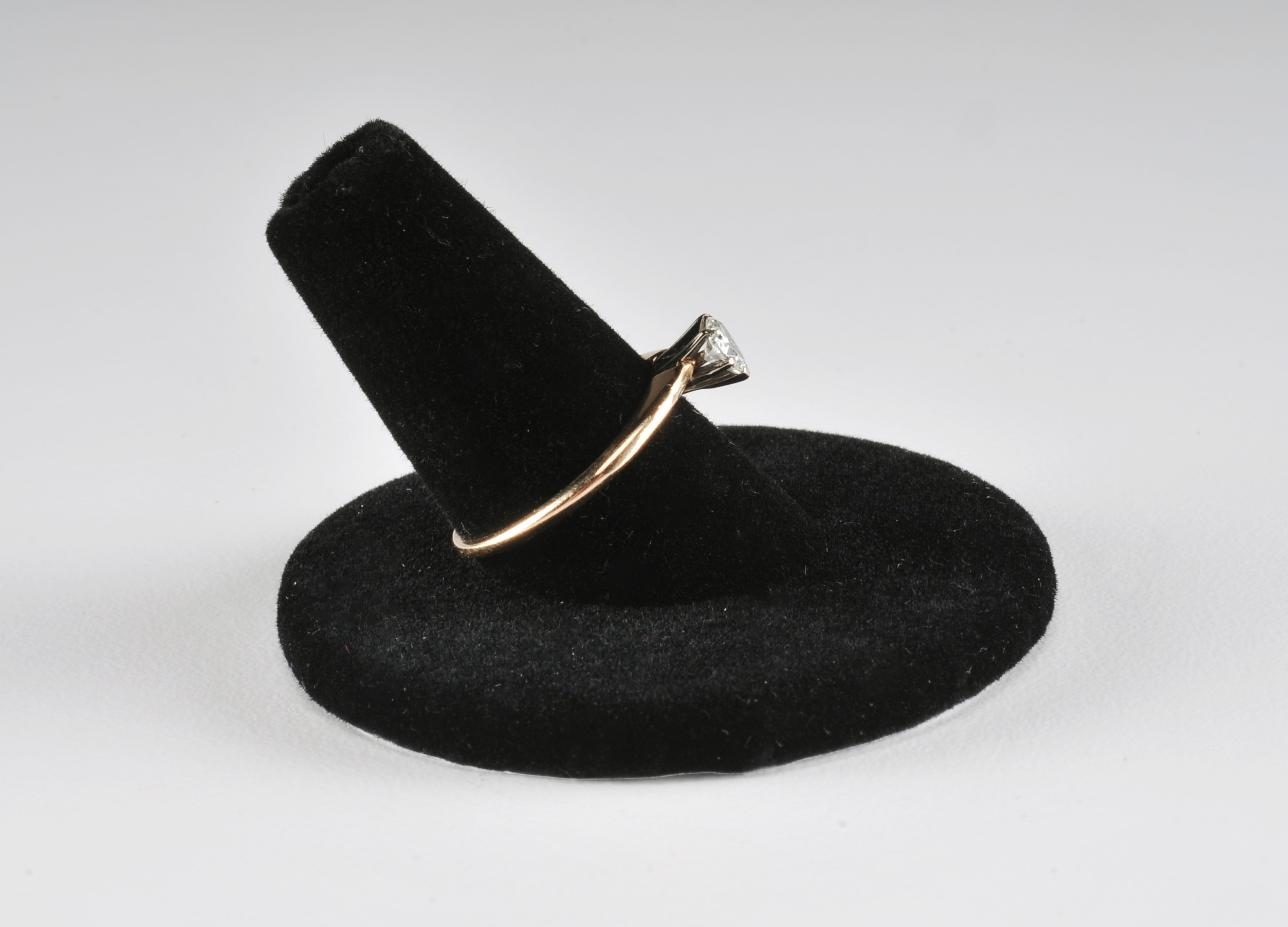 Very pretty Ladies 14 K yellow gold and diamond engagement ring set