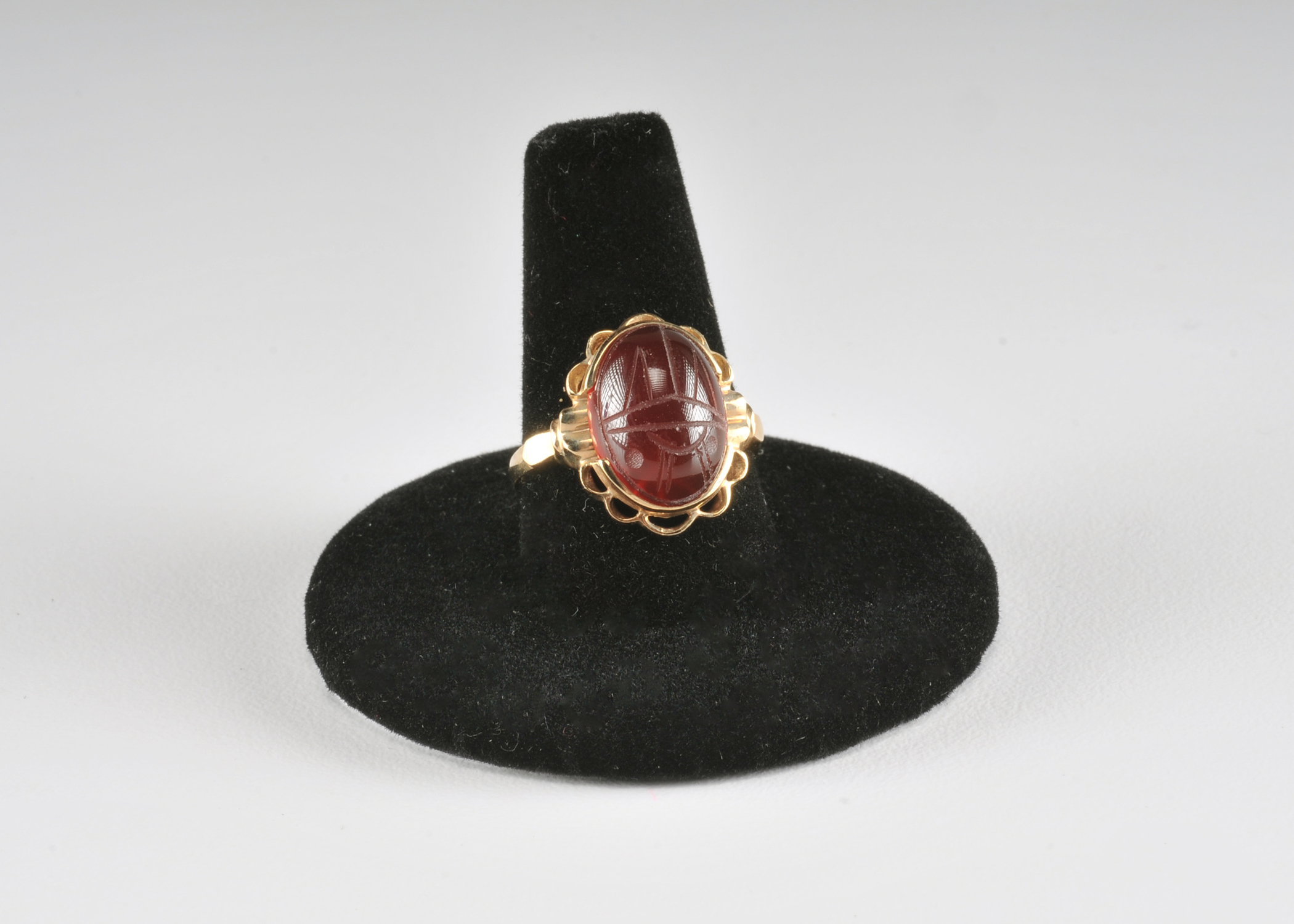 Ladies 14 K yellow gold hand carved carnelian scarab ring 
