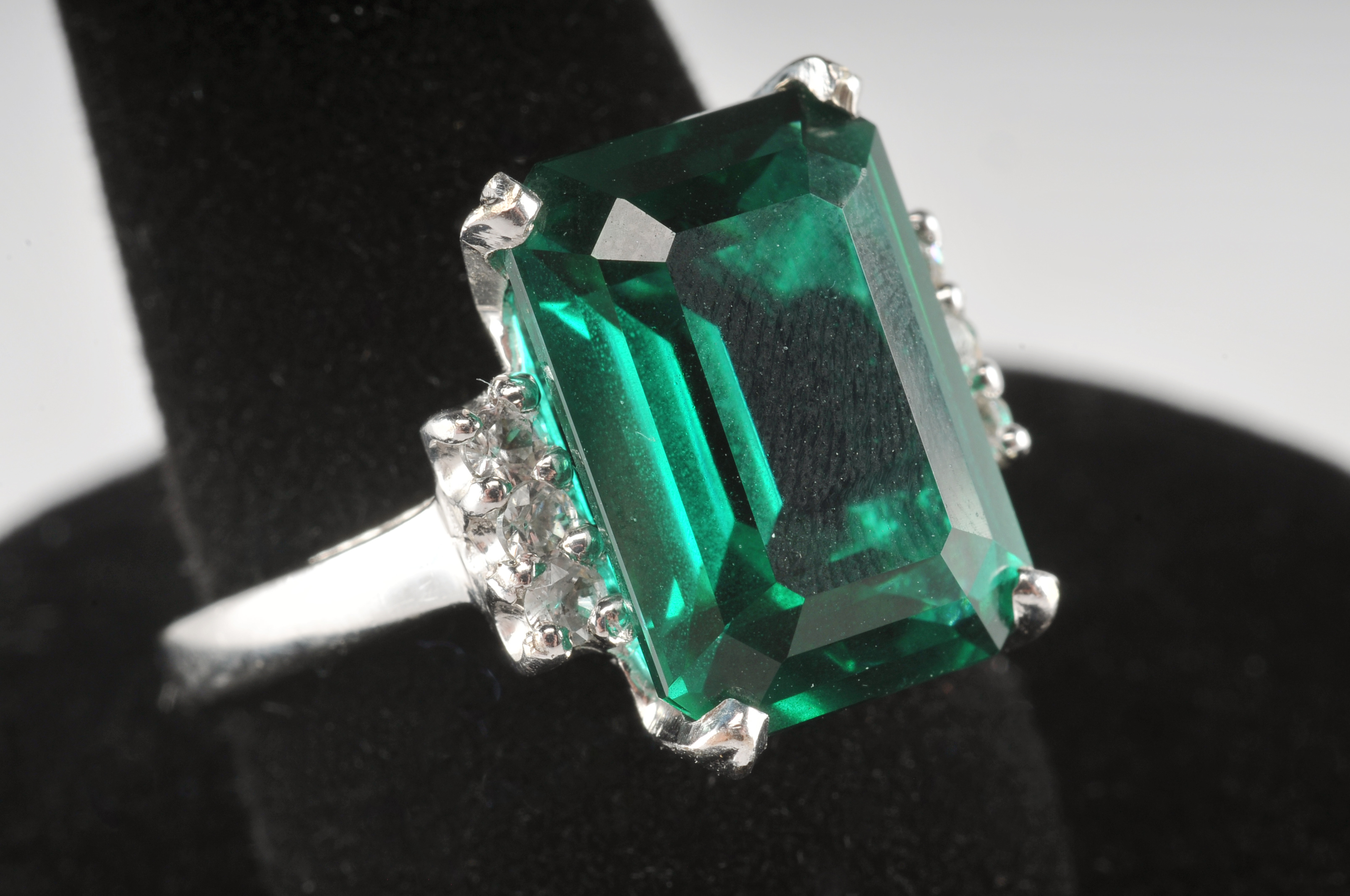 14 K white gold ladies ring with synthetic emerald and cubic zirconia stones