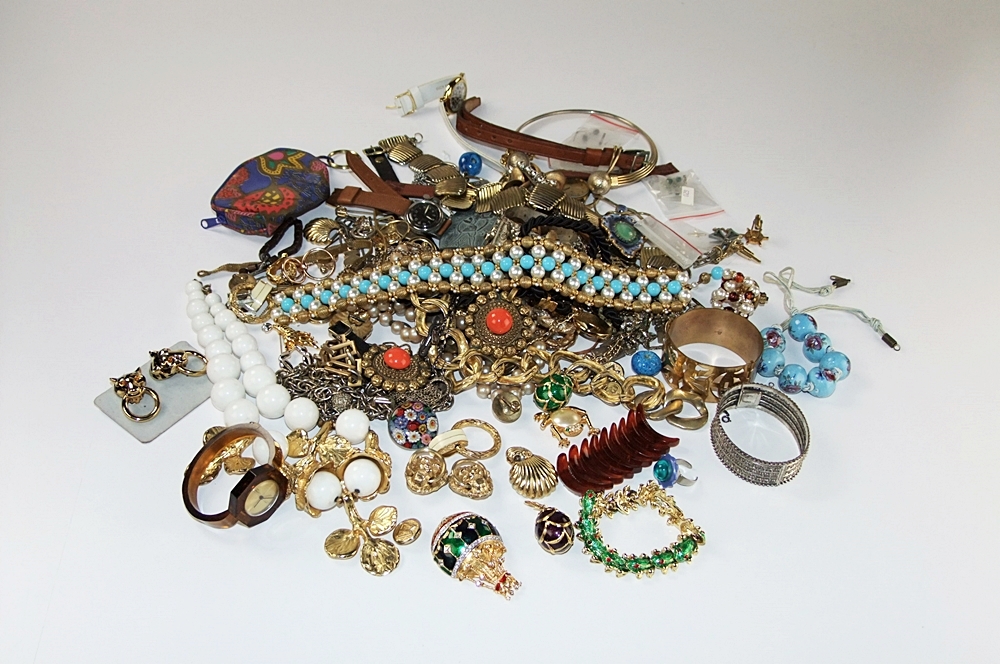 Collection of vintage costume jewelry 