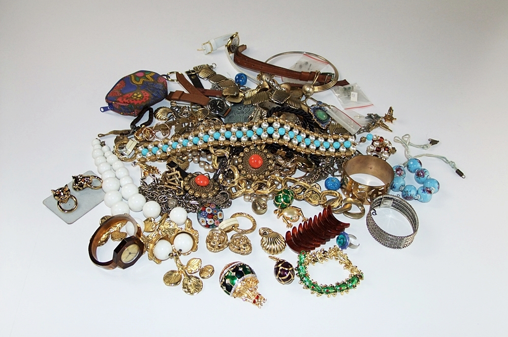 Collection of vintage costume jewelry 