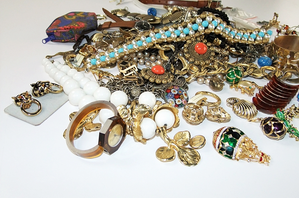 Collection of vintage costume jewelry 