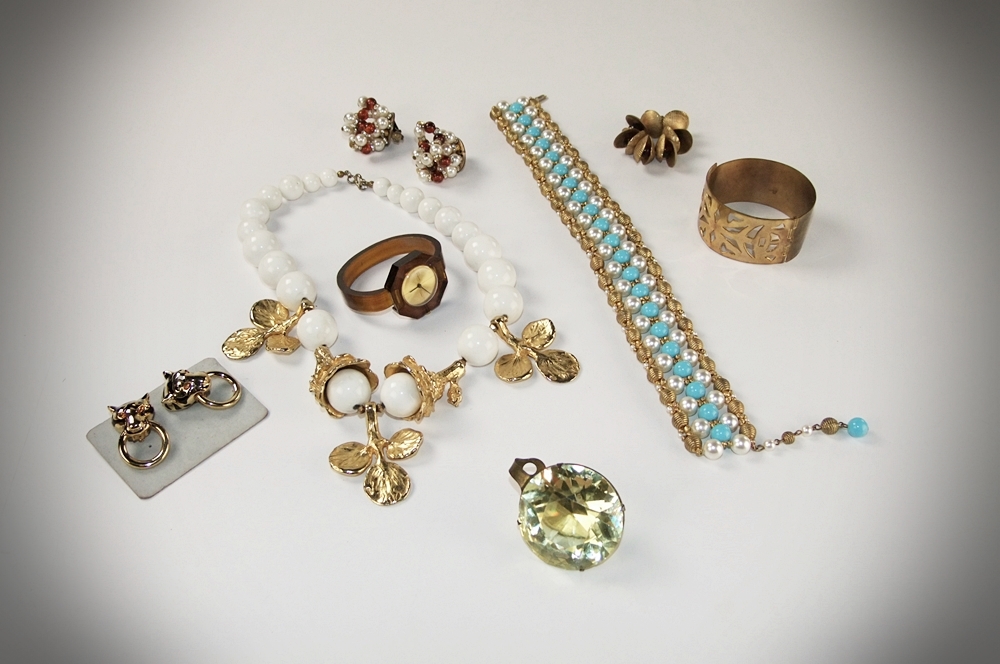 Collection of vintage costume jewelry 