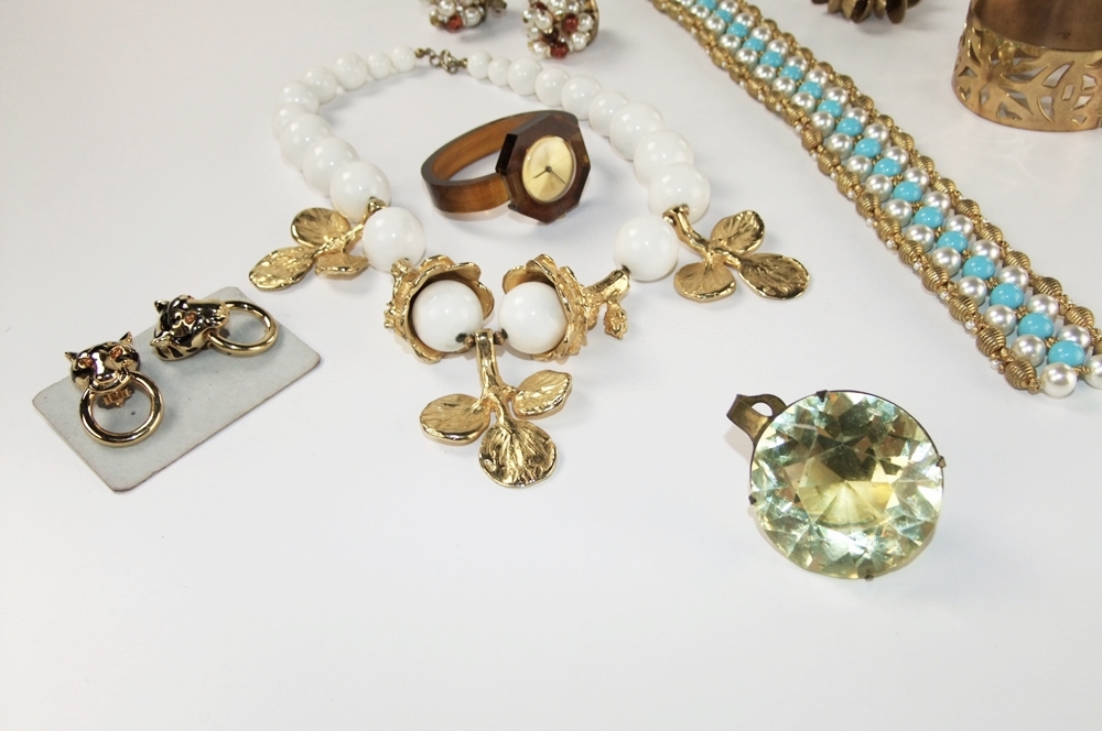Collection of vintage costume jewelry 