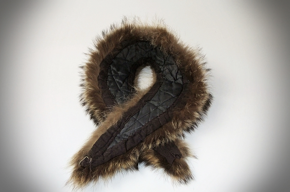 Lot of vintage accessories including an Art Deco enameled compact 