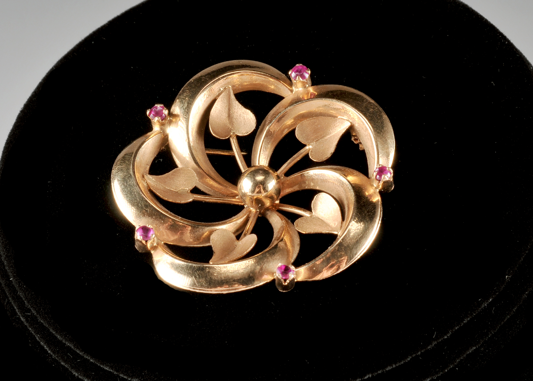 18 K yellow gold openwork wreath brooch