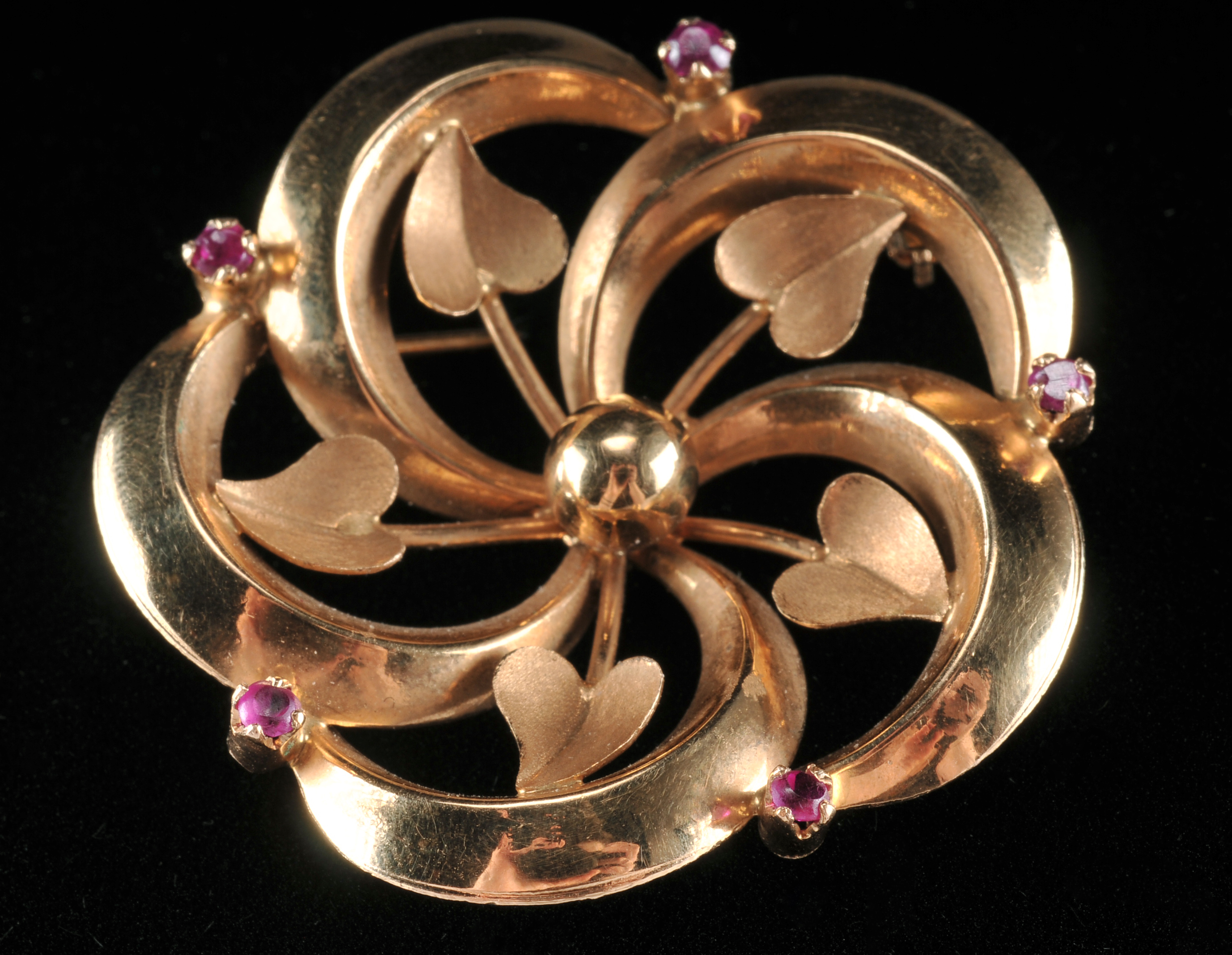 18 K yellow gold openwork wreath brooch