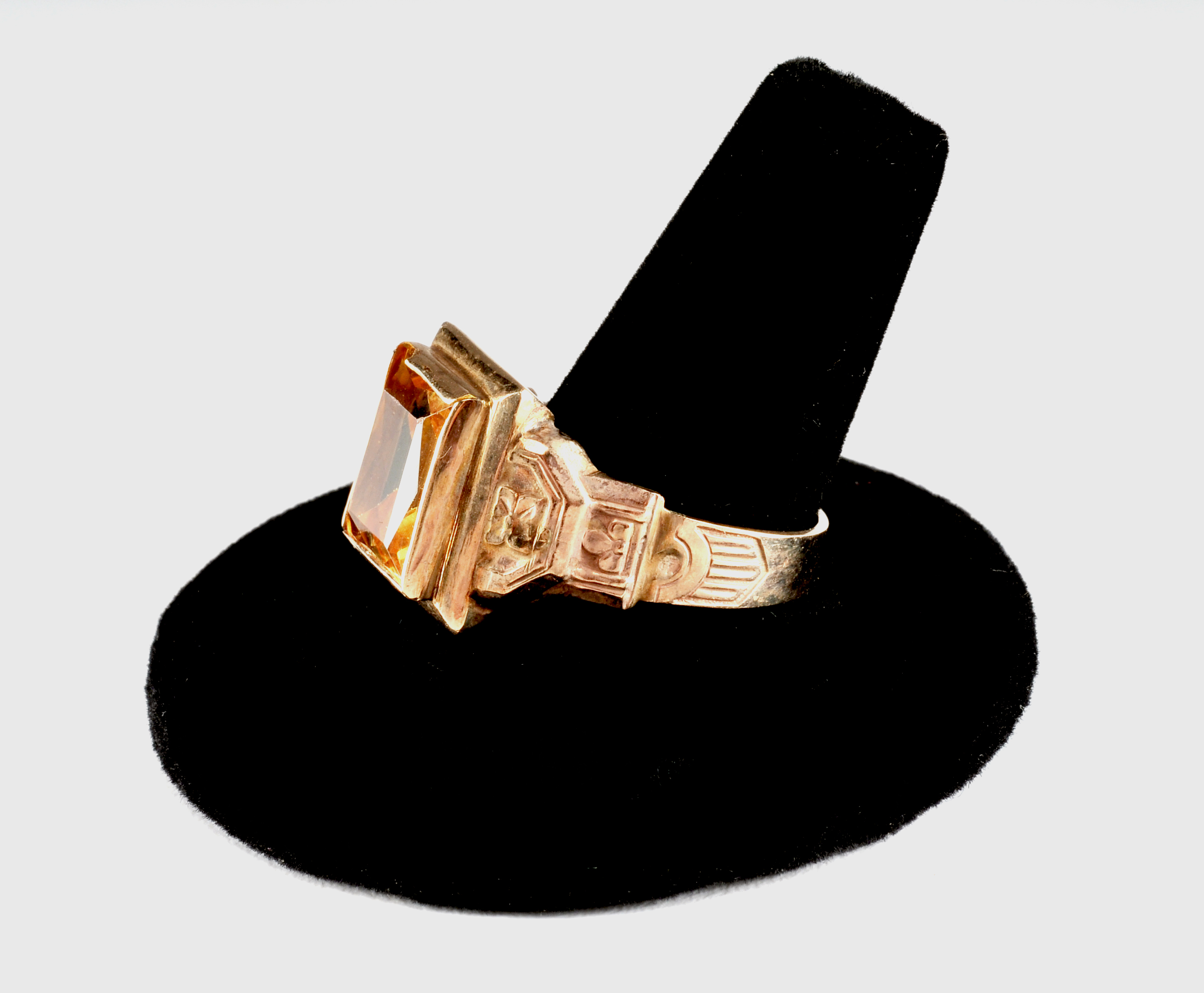 Antique Ladies synthetic yellow sapphire ring in goldtone