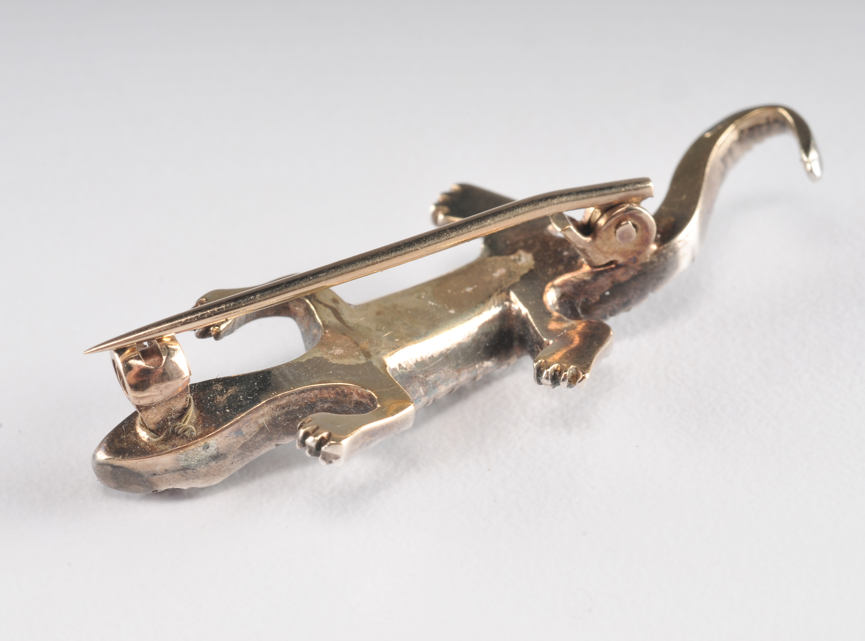 Lizard pin in 18 K yellow gold and silver with emeralds, rubies and diamonds