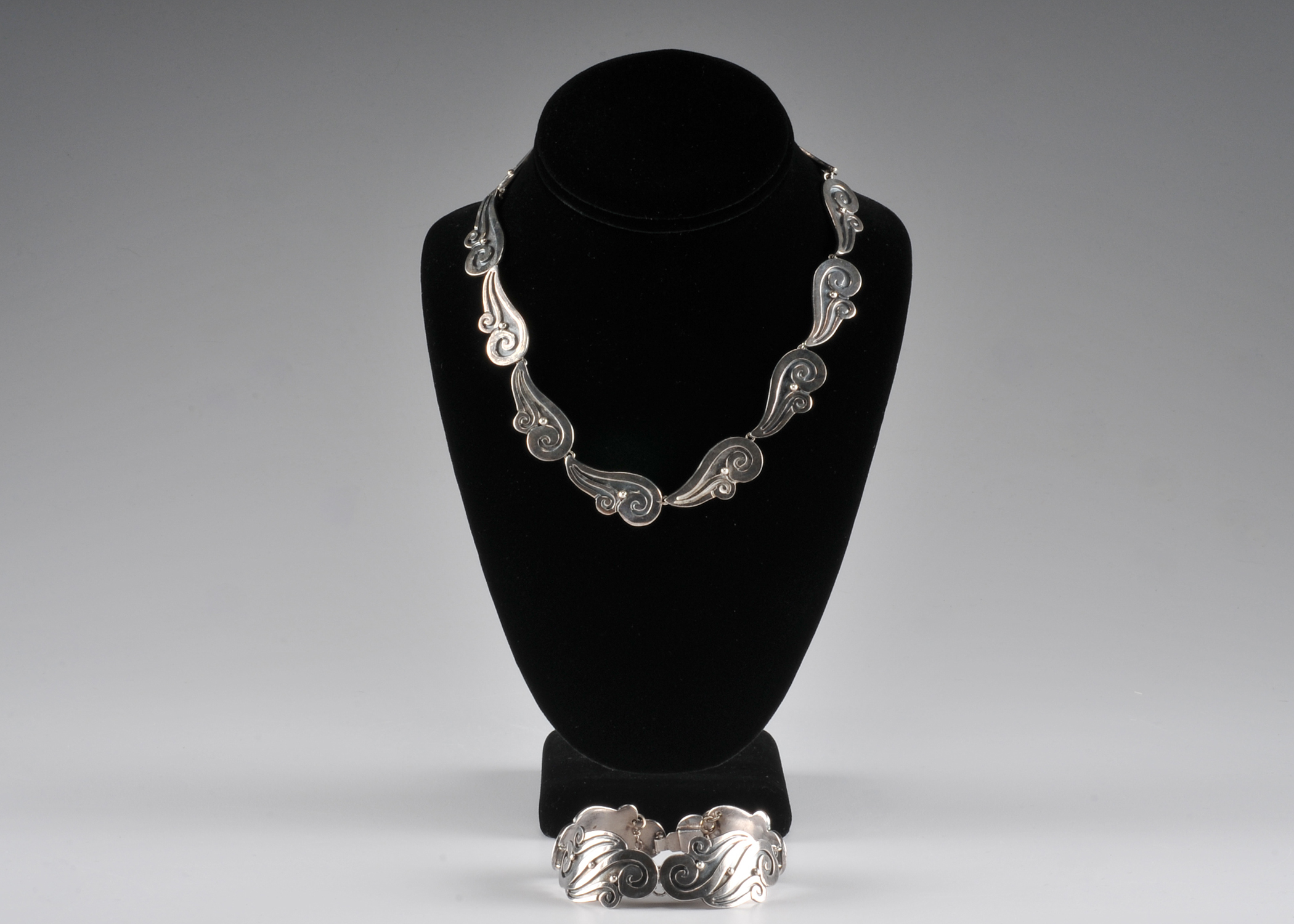 Gorgeous Taxco Mexico sterling silver link necklace and bracelet