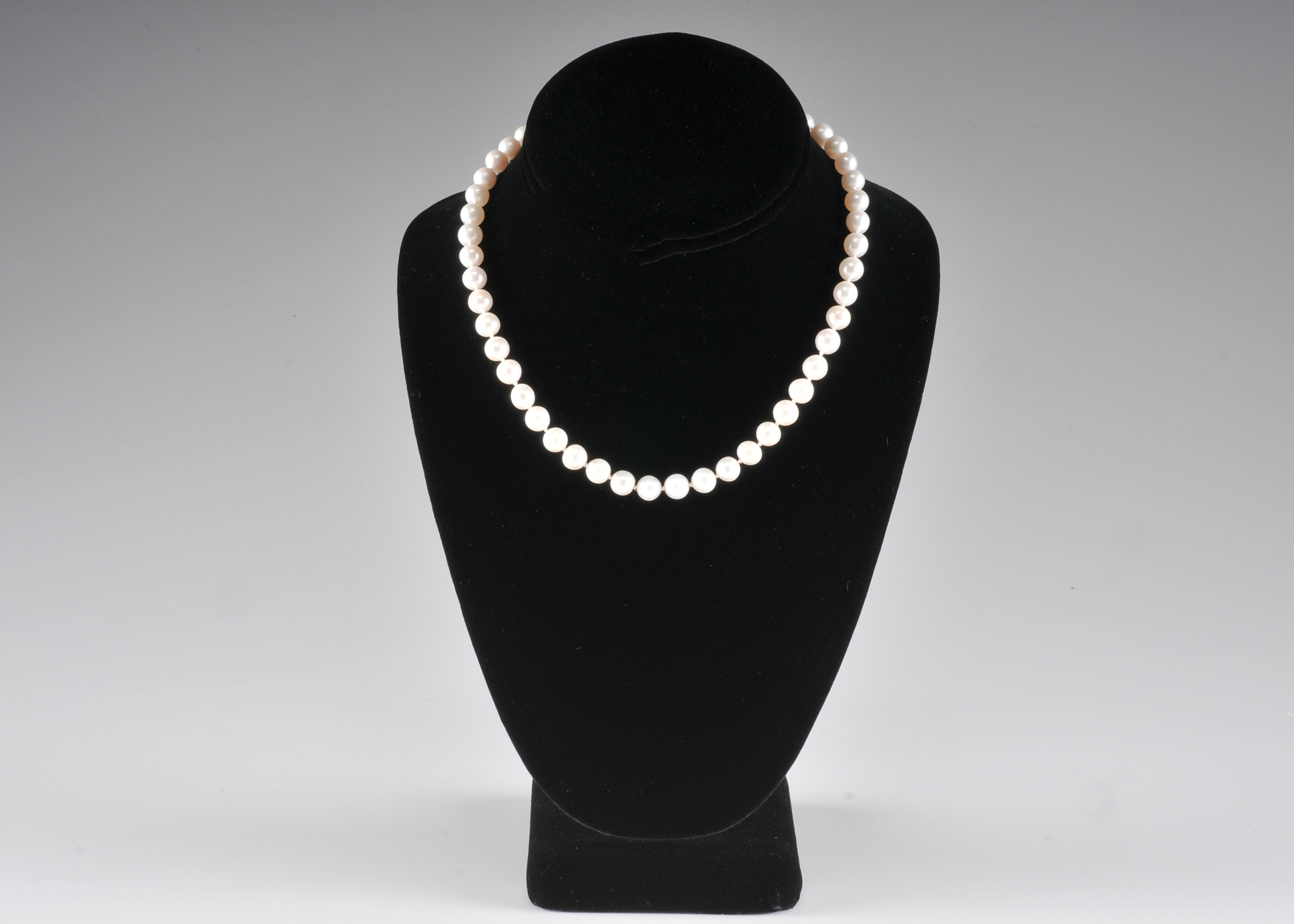 16" genuine pearl necklace with 14 K yellow gold openwork clasp