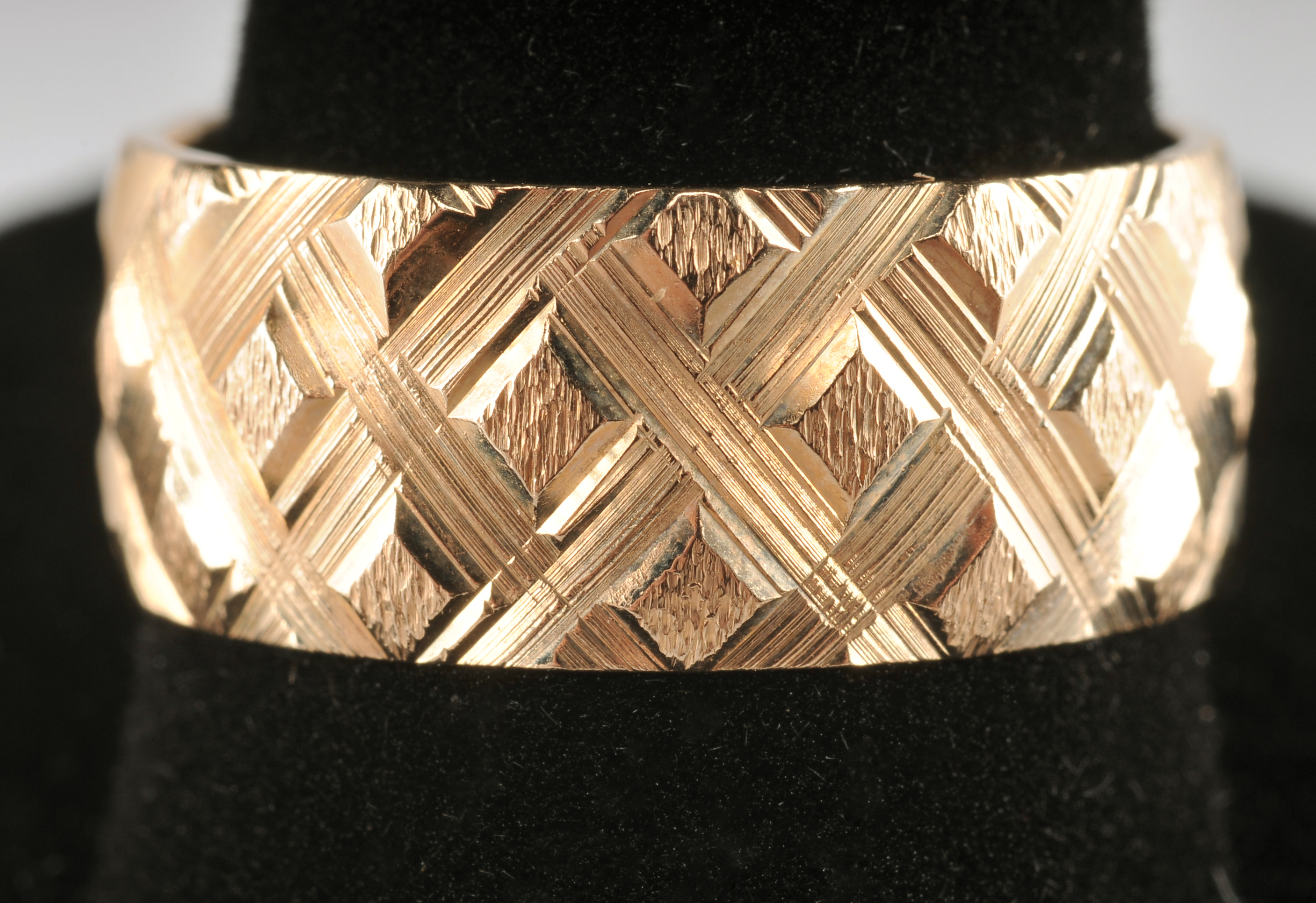 Ladies 14 K yellow gold basket weave ring