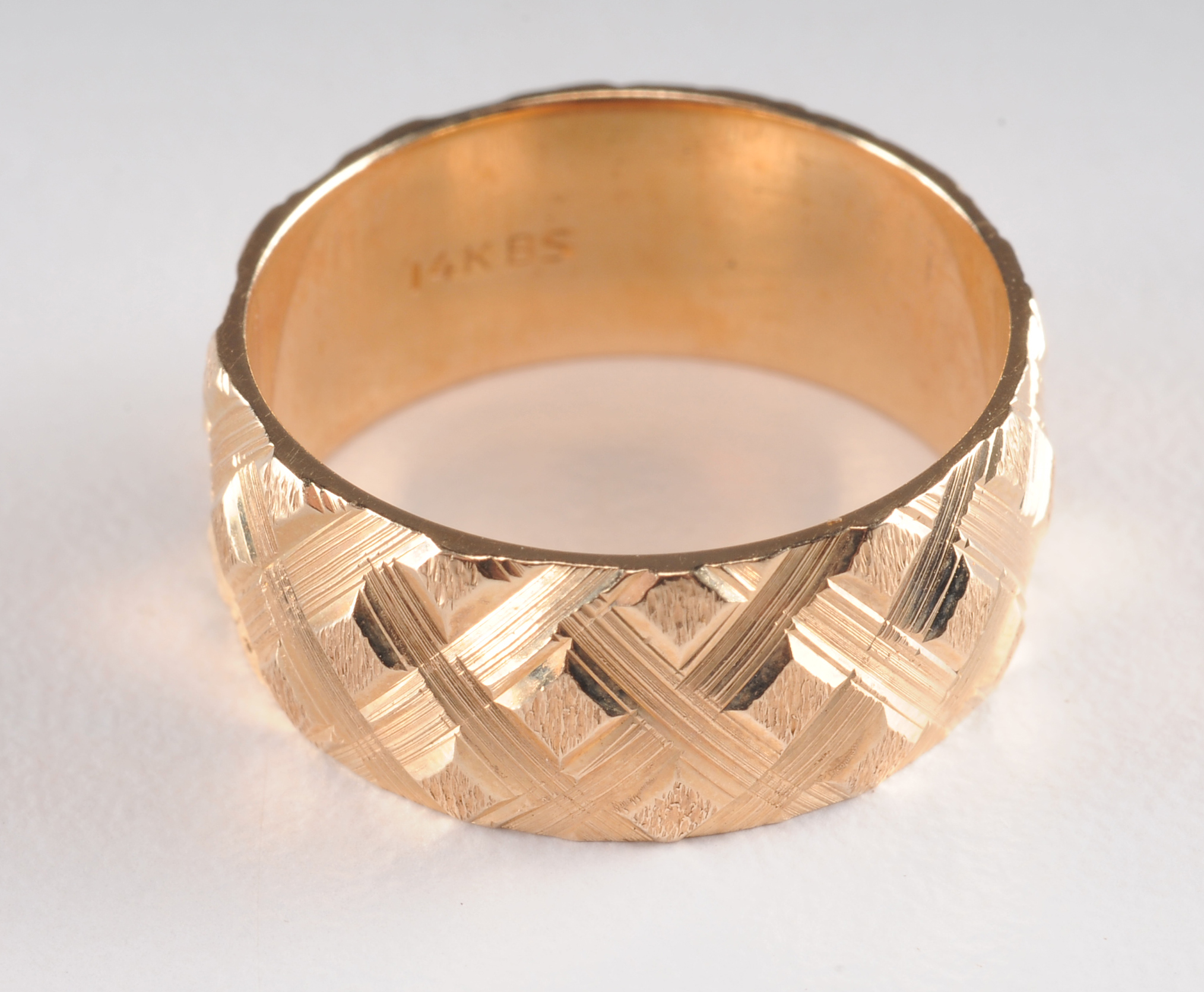 Ladies 14 K yellow gold basket weave ring