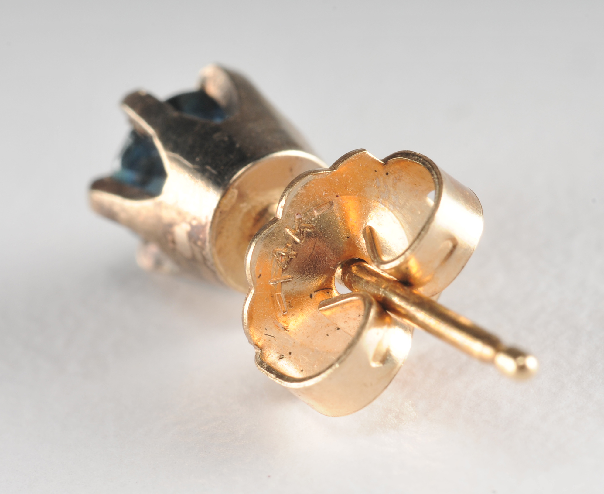 Pair of 14 K yellow gold and blue sapphire earrings