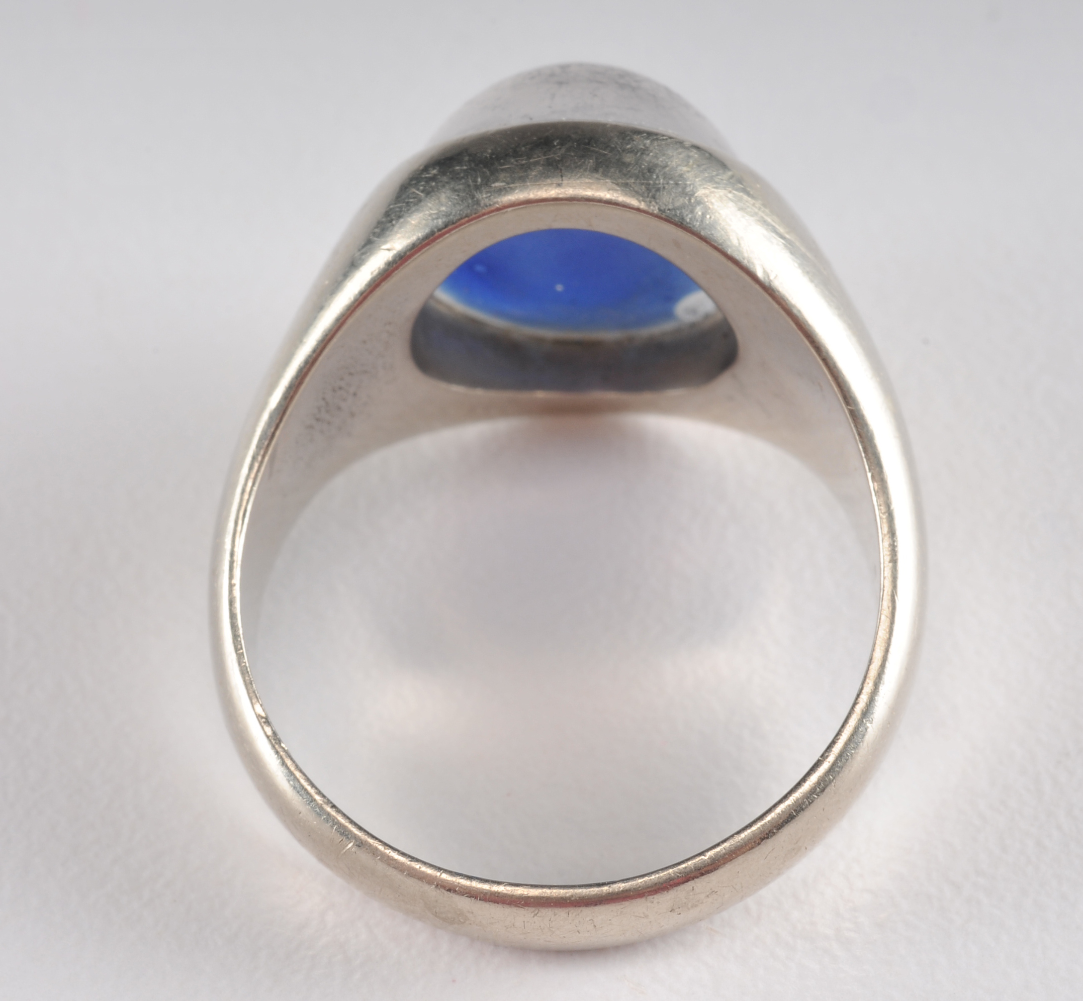 Gentleman's 14 K white gold and synthetic Star sapphire ring 