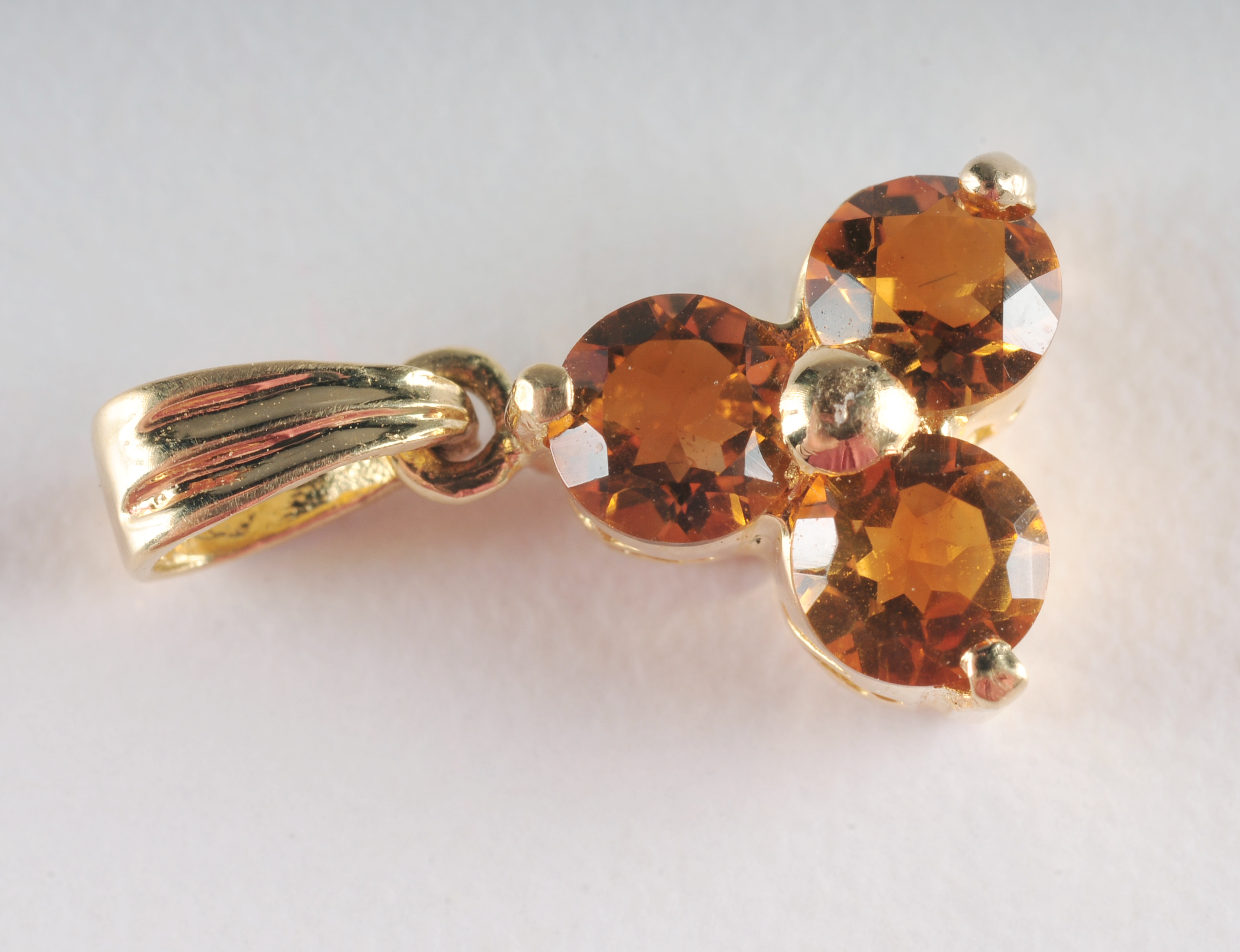 18 K yellow gold and citrine pendant 