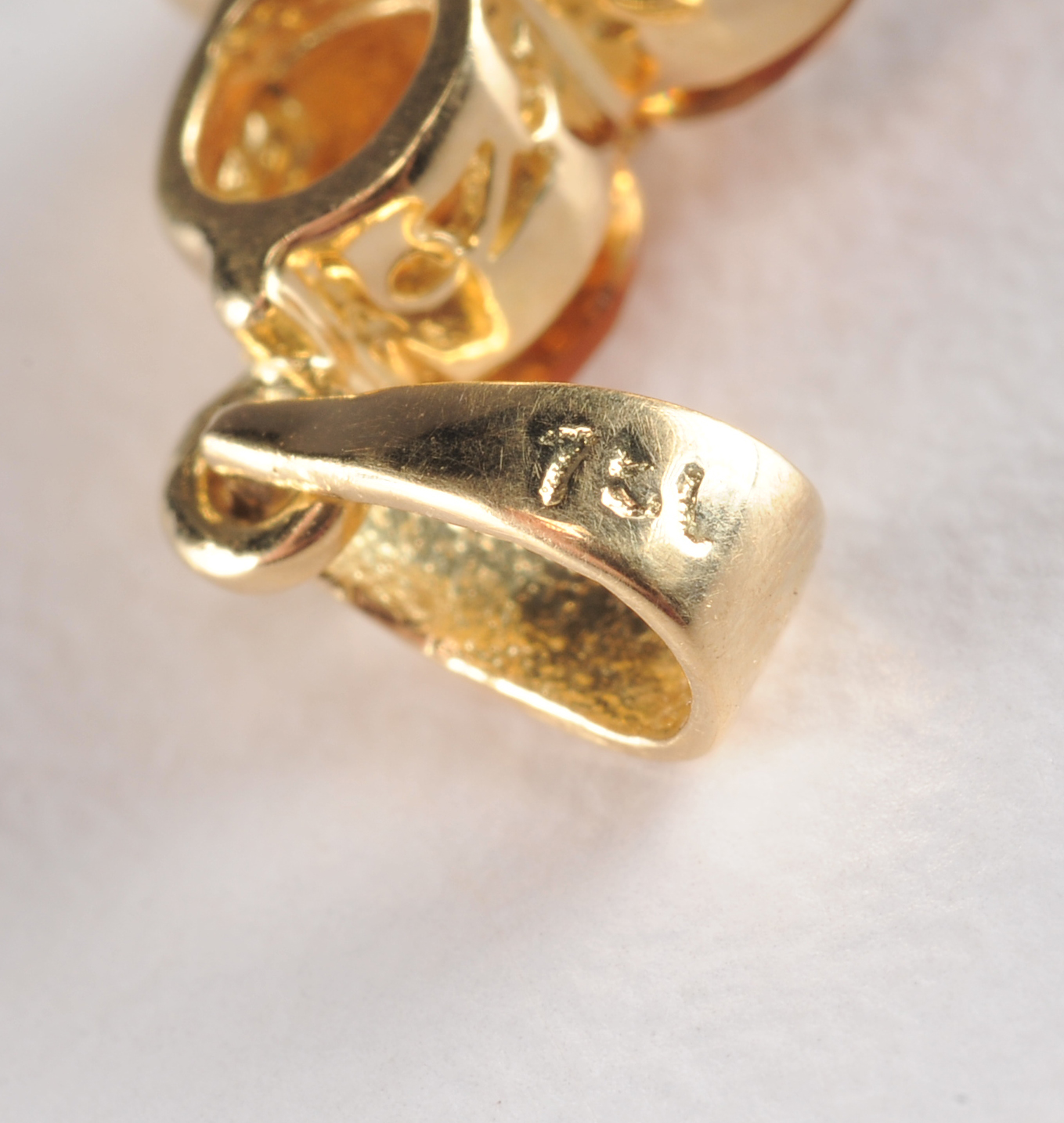 18 K yellow gold and citrine pendant 