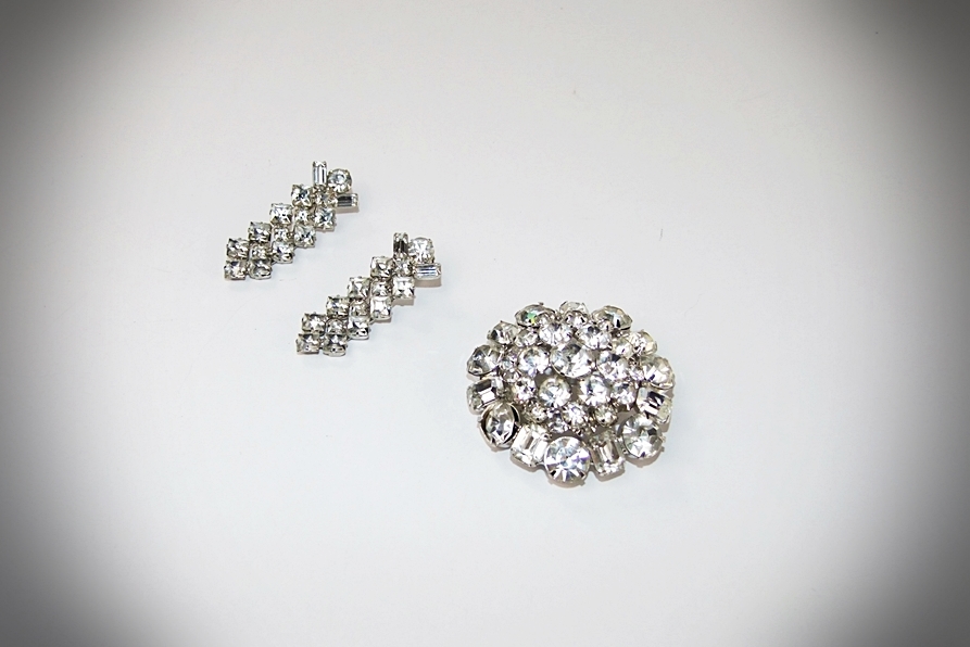 10 piece collection of vintage rhinestone jewelry 