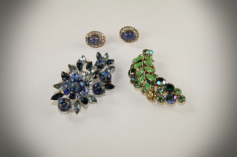 10 piece collection of vintage rhinestone jewelry 