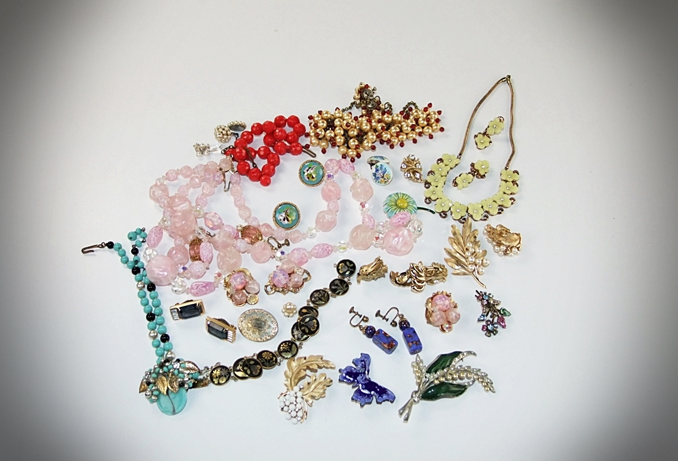 Collection of vintage jewelry