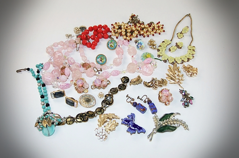 Collection of vintage jewelry