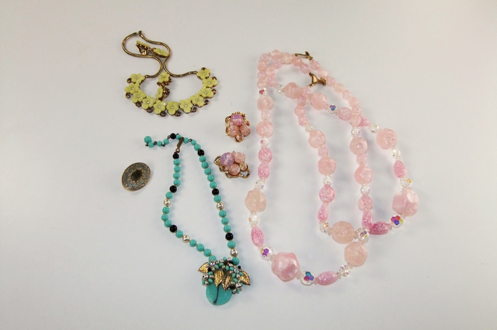 Collection of vintage jewelry