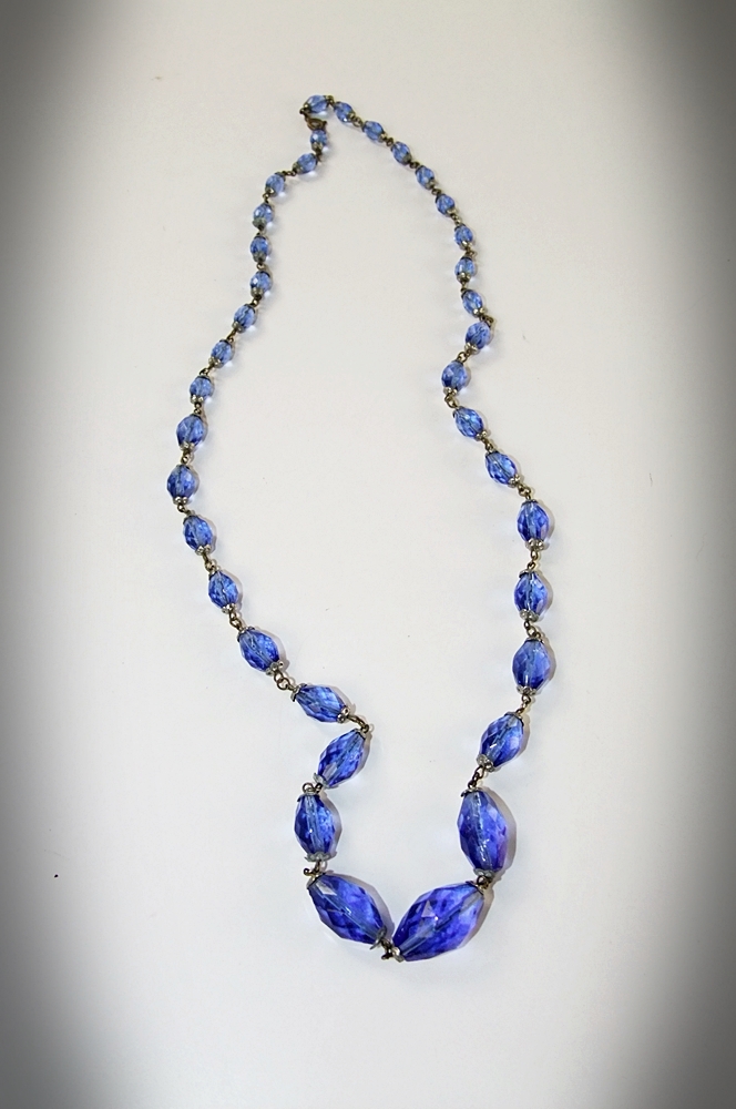 Collection of vintage jewelry 