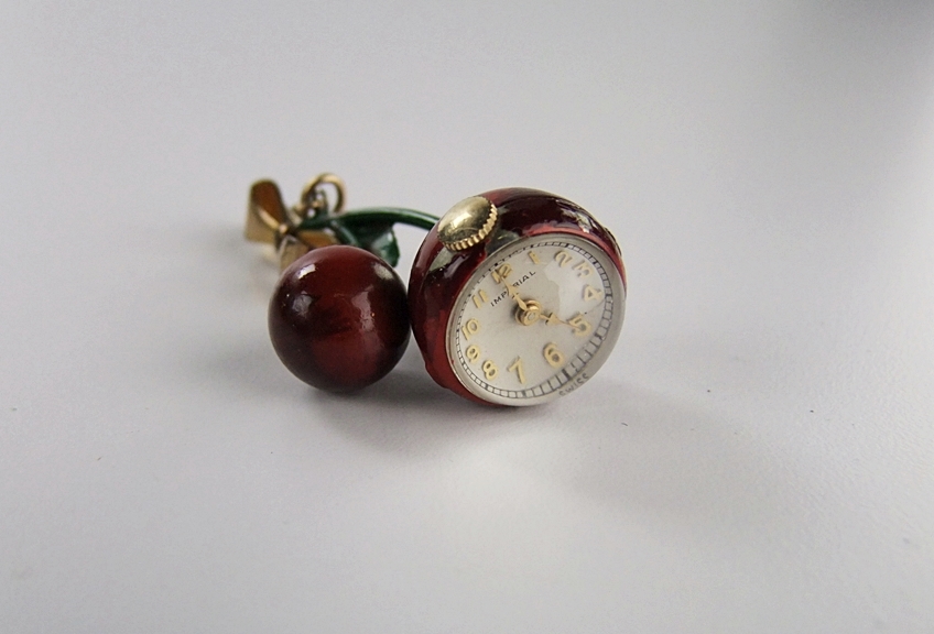 Collection of vintage jewelry 