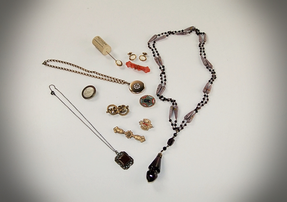 Collection of late 19th - early 20th Century jewelry 