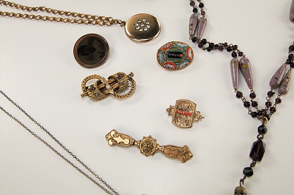 Collection of late 19th - early 20th Century jewelry 
