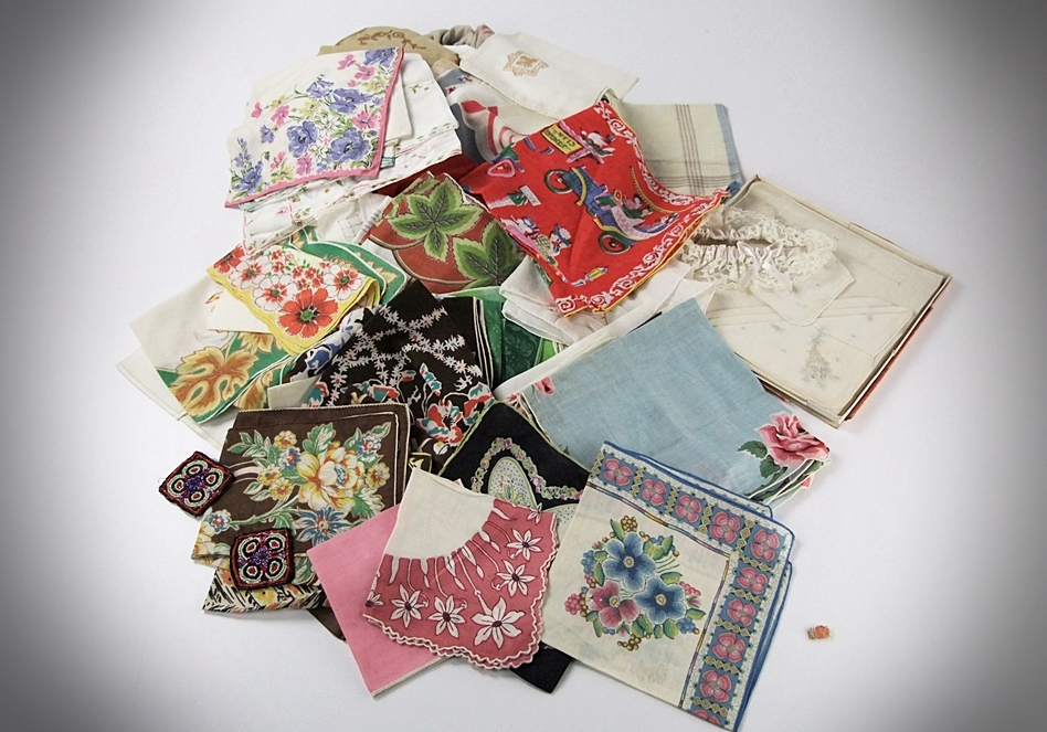 Large collection of vintage accessories 