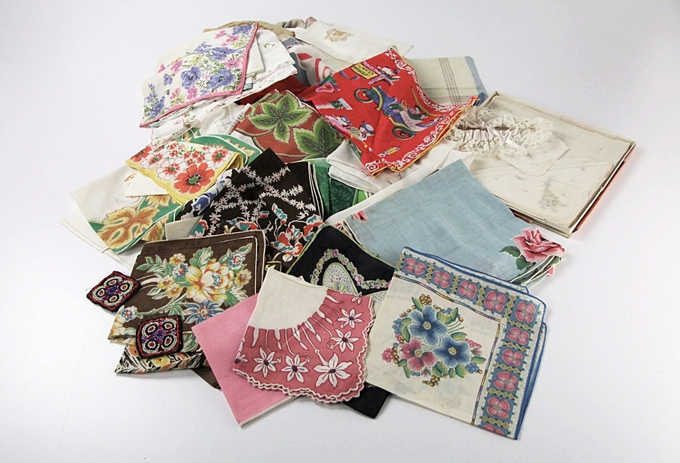 Large collection of vintage accessories 