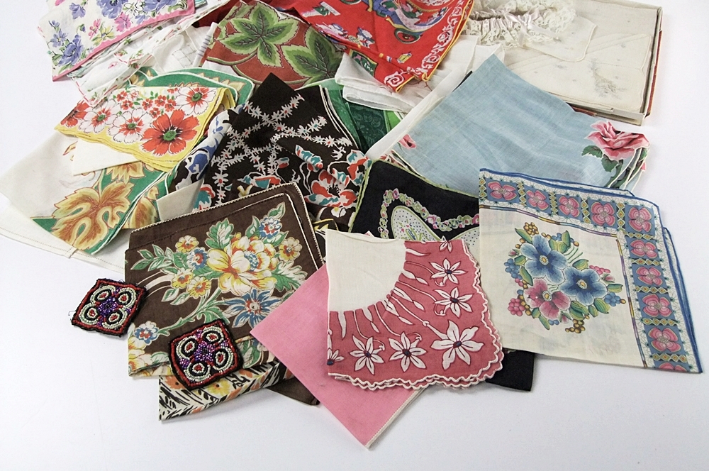 Large collection of vintage accessories 