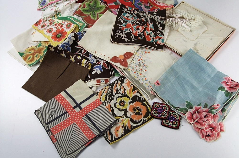 Large collection of vintage accessories 