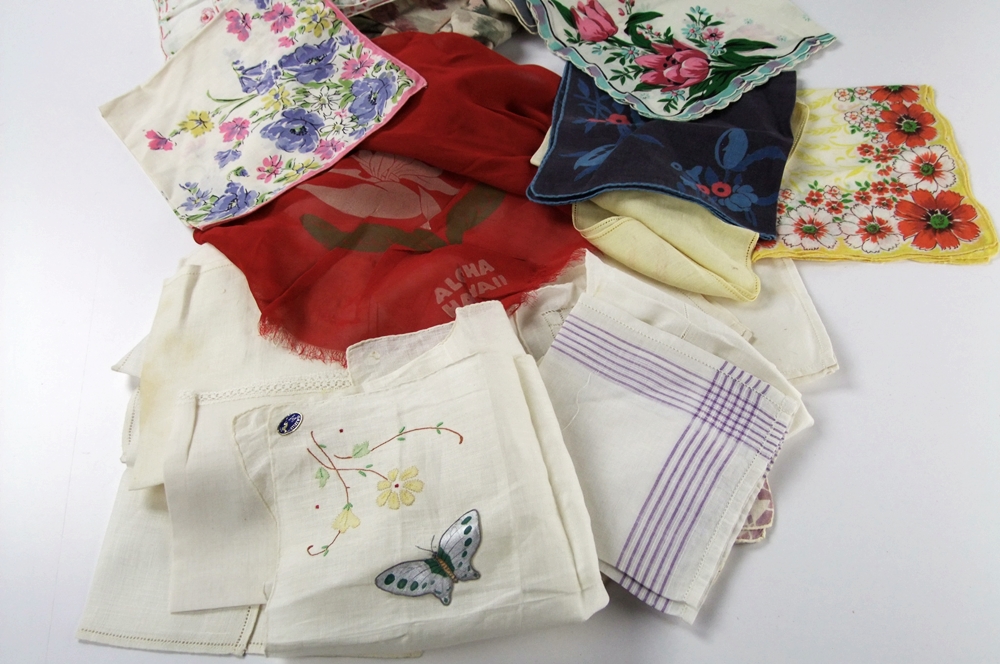 Large collection of vintage accessories 