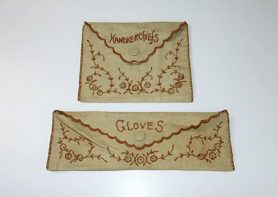 Large collection of vintage accessories 