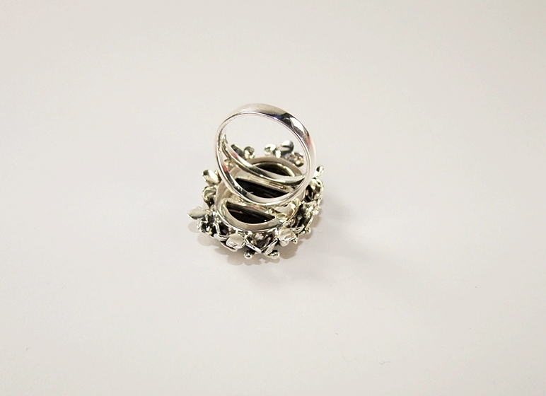  Sterling silver and black onyx floral ring