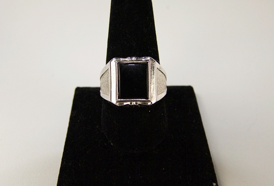 Vintage Gentleman's sterling silver and black onyx ring