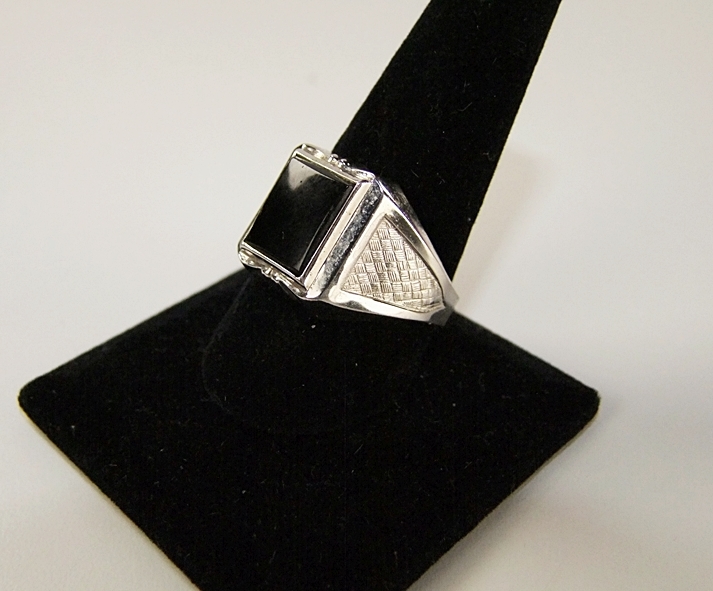 Vintage Gentleman's sterling silver and black onyx ring
