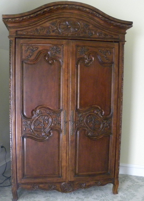 Hekman Armoire/Entertainment Center