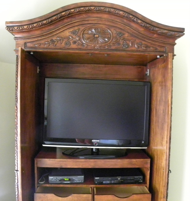 Hekman Armoire/Entertainment Center