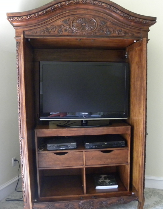 Hekman Armoire/Entertainment Center